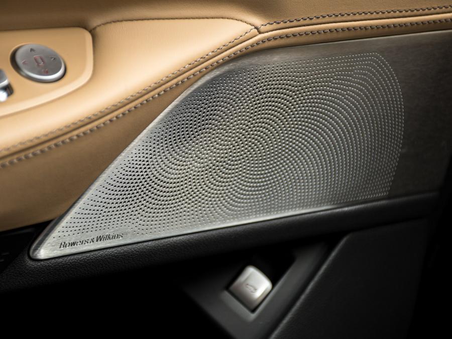Детали интерьера BMW 750Li xDrive (G12) 2020 года  (UAE) (фото 10 из 28)